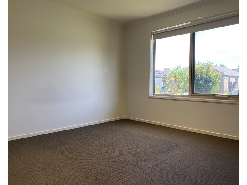 13 Rankin Close, Lynbrook VIC 3975