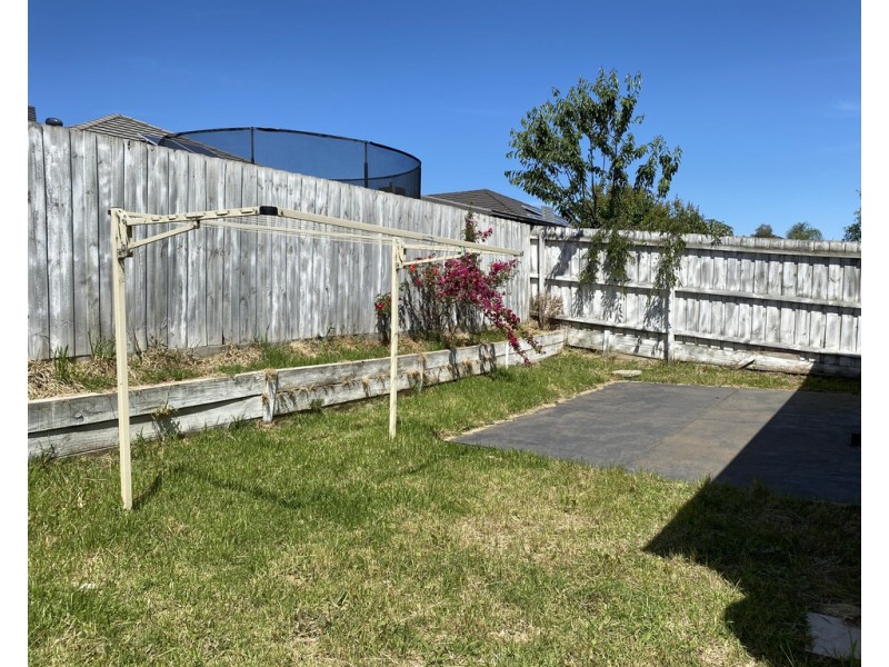 13 Rankin Close, Lynbrook VIC 3975
