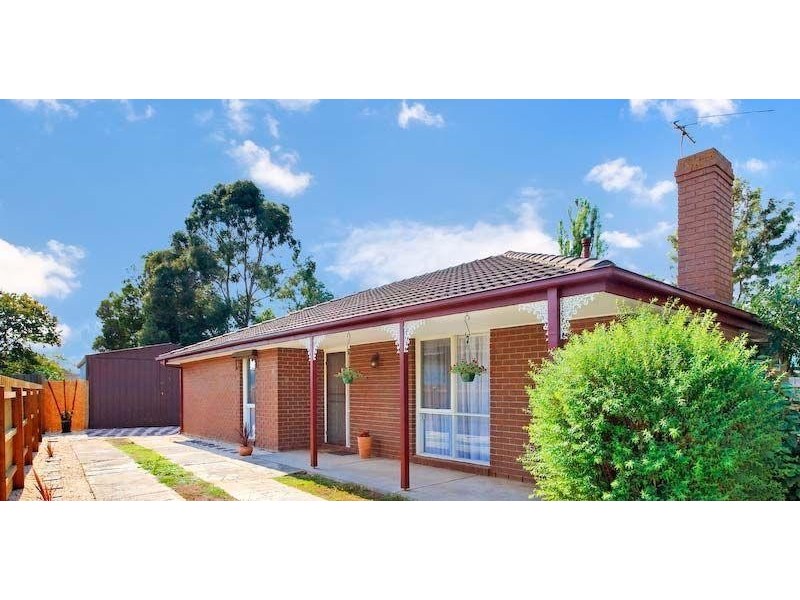11 Thompsons Road, Cranbourne North VIC 3977