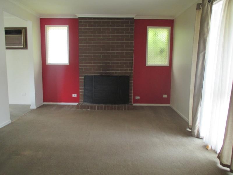 11 Thompsons Road, Cranbourne North VIC 3977