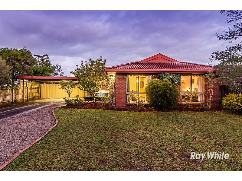 8 Cheshunt Court, Cranbourne North VIC 3977