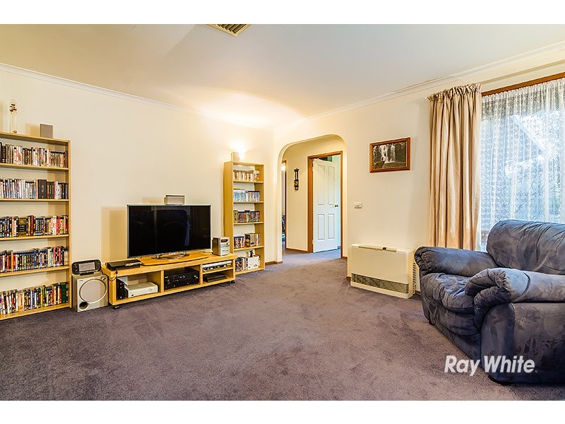 8 Cheshunt Court, Cranbourne North VIC 3977