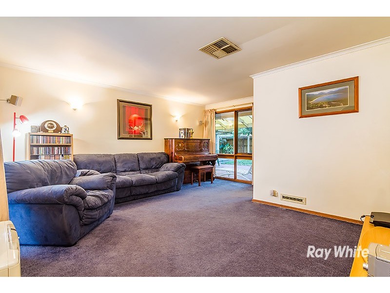 8 Cheshunt Court, Cranbourne North VIC 3977