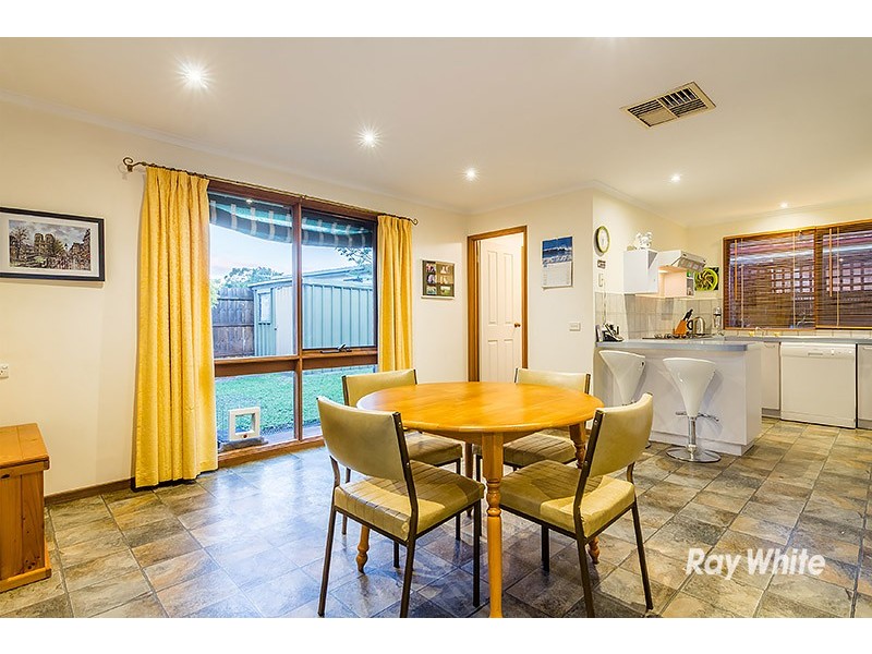 8 Cheshunt Court, Cranbourne North VIC 3977