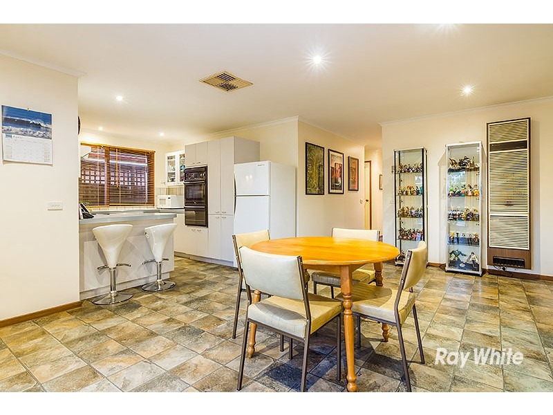 8 Cheshunt Court, Cranbourne North VIC 3977