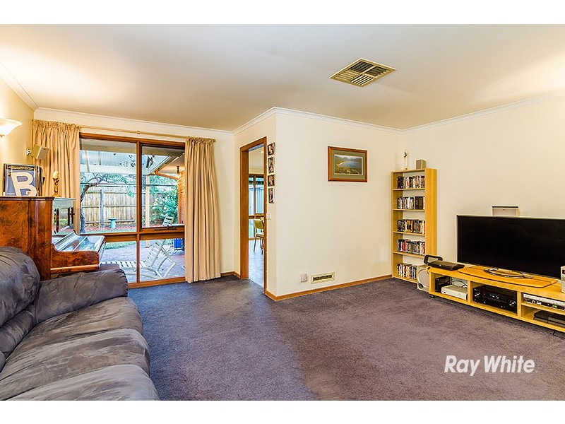 8 Cheshunt Court, Cranbourne North VIC 3977