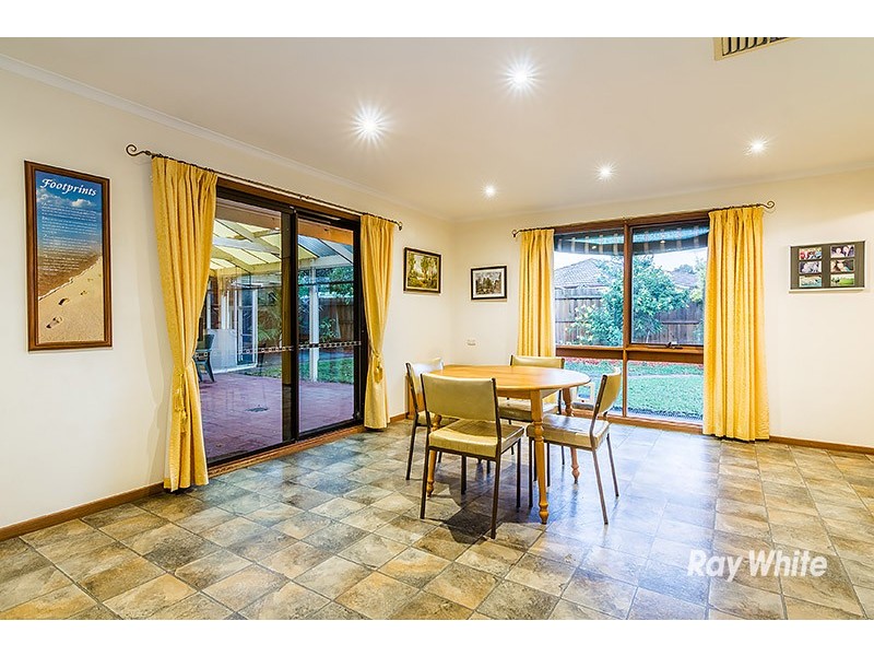 8 Cheshunt Court, Cranbourne North VIC 3977
