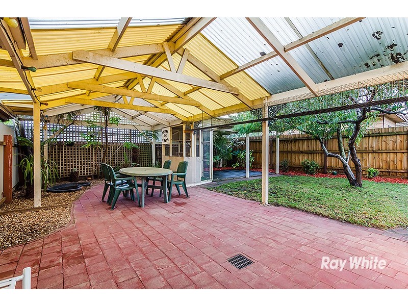 8 Cheshunt Court, Cranbourne North VIC 3977