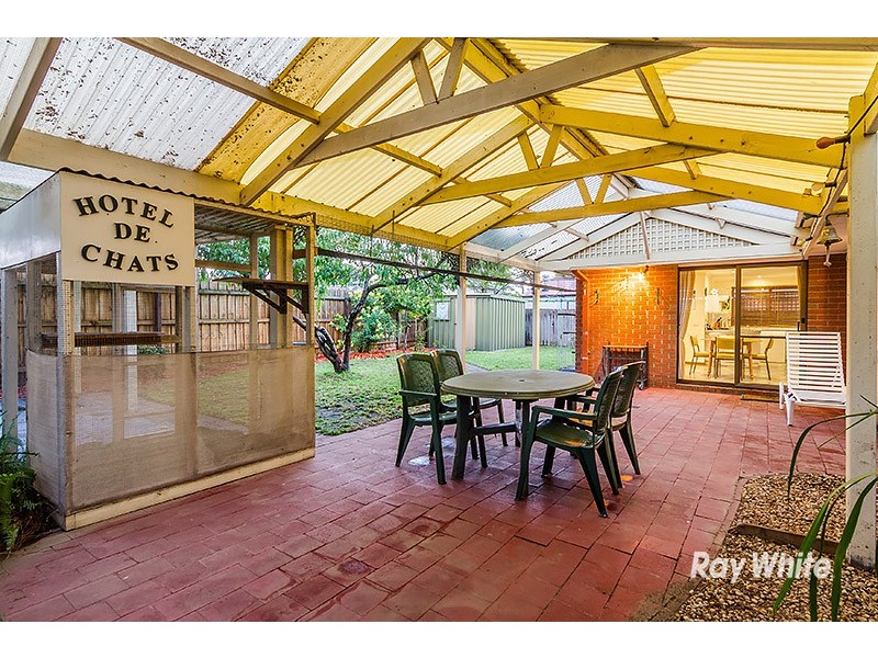 8 Cheshunt Court, Cranbourne North VIC 3977