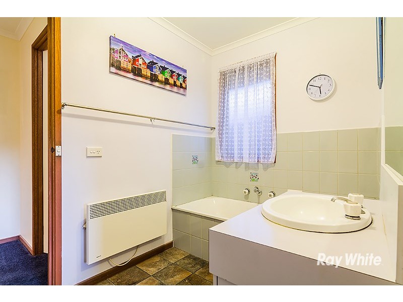 8 Cheshunt Court, Cranbourne North VIC 3977