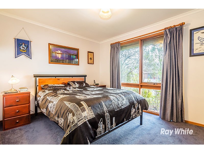 8 Cheshunt Court, Cranbourne North VIC 3977