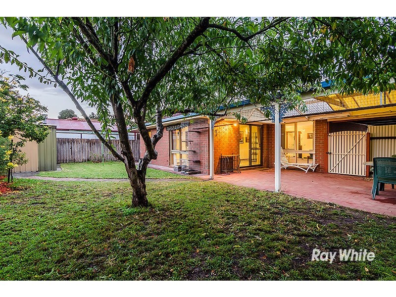 8 Cheshunt Court, Cranbourne North VIC 3977