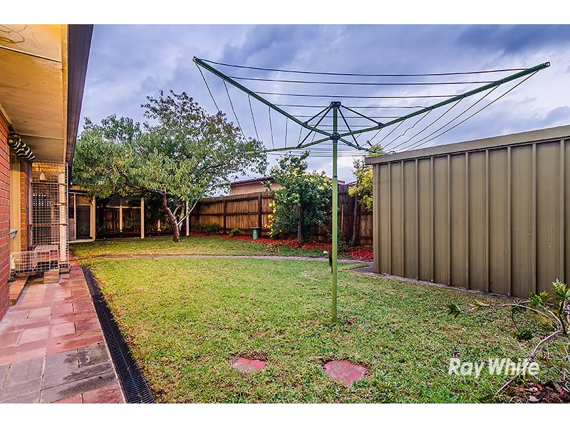 8 Cheshunt Court, Cranbourne North VIC 3977