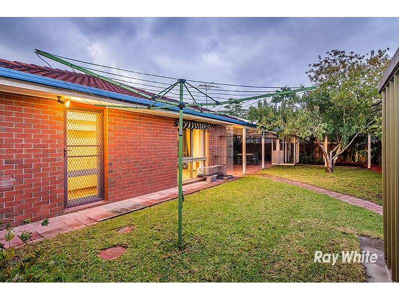 8 Cheshunt Court, Cranbourne North VIC 3977