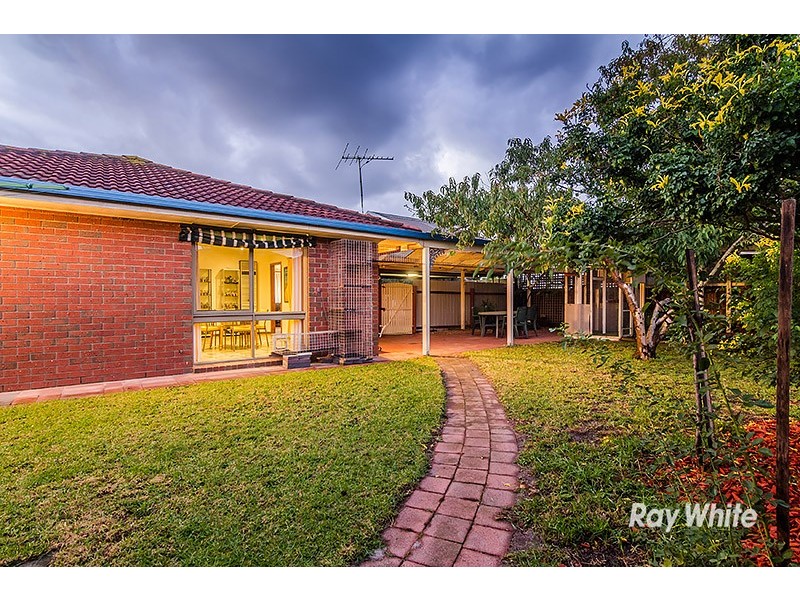 8 Cheshunt Court, Cranbourne North VIC 3977