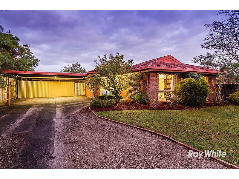 8 Cheshunt Court, Cranbourne North VIC 3977