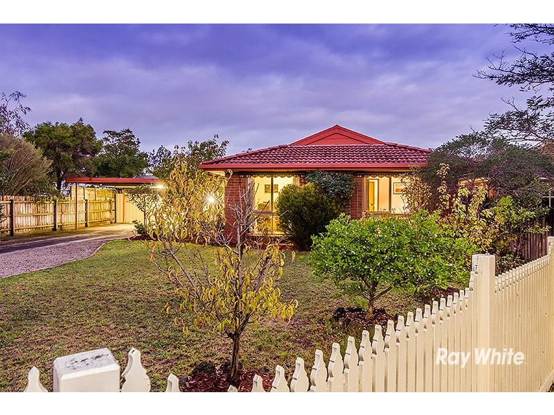 8 Cheshunt Court, Cranbourne North VIC 3977