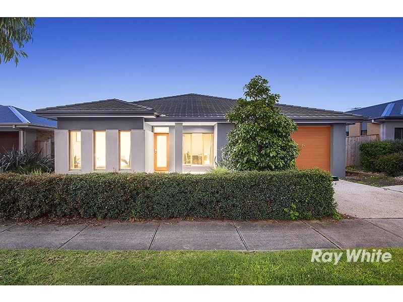 16 Nature Circuit, Cranbourne North VIC 3977