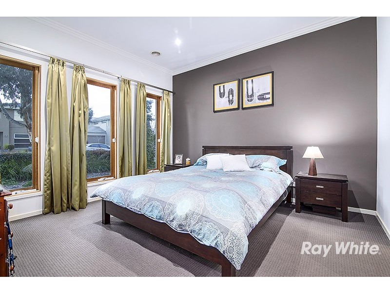 16 Nature Circuit, Cranbourne North VIC 3977