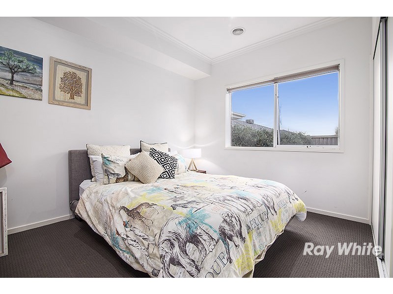 16 Nature Circuit, Cranbourne North VIC 3977