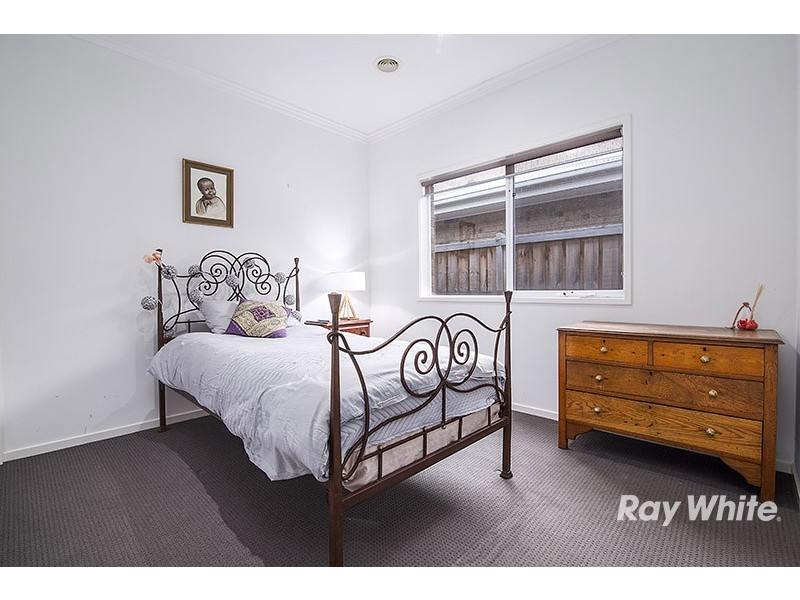 16 Nature Circuit, Cranbourne North VIC 3977