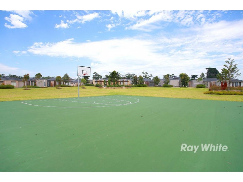 16 Nature Circuit, Cranbourne North VIC 3977