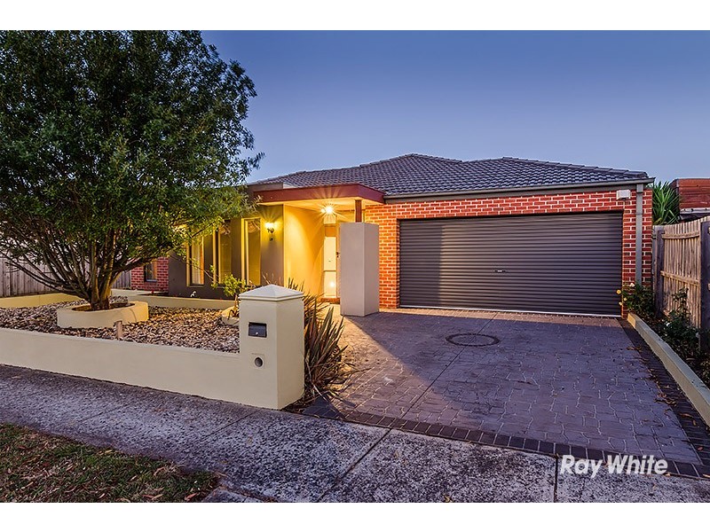 10 Broadstone Way, Cranbourne VIC 3977