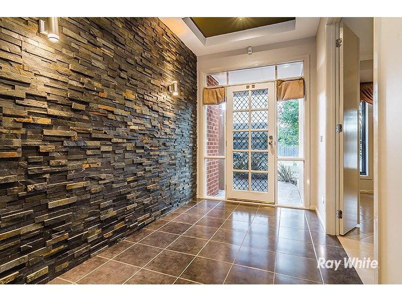 10 Broadstone Way, Cranbourne VIC 3977
