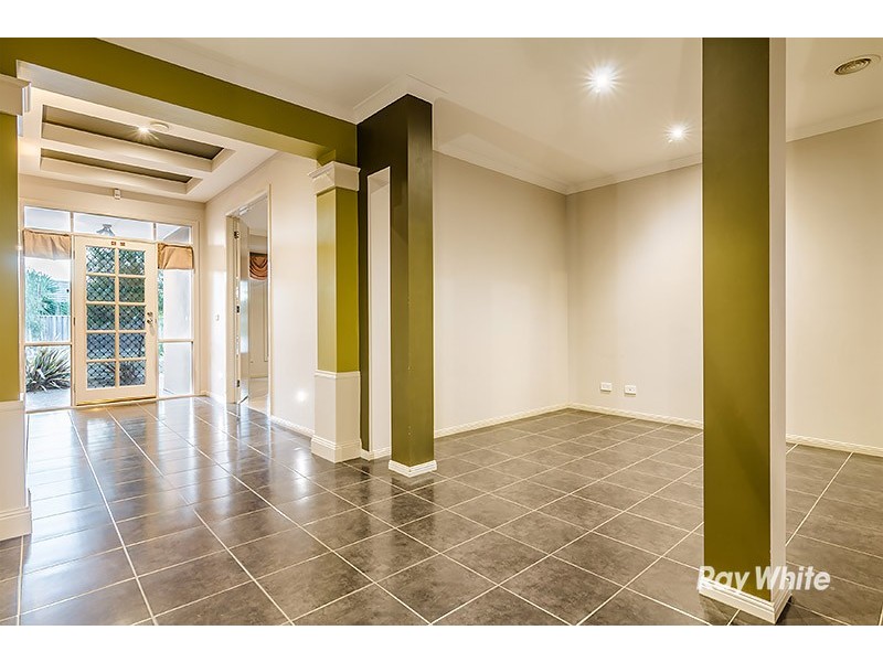 10 Broadstone Way, Cranbourne VIC 3977