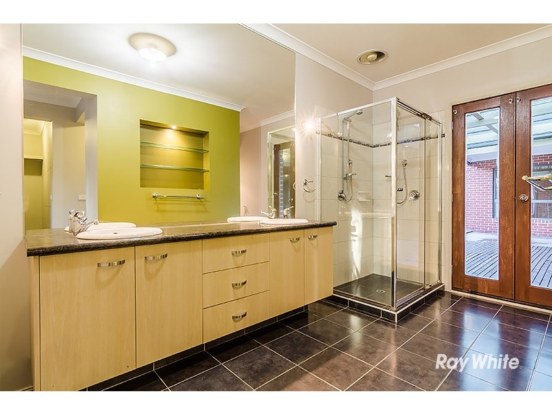 10 Broadstone Way, Cranbourne VIC 3977
