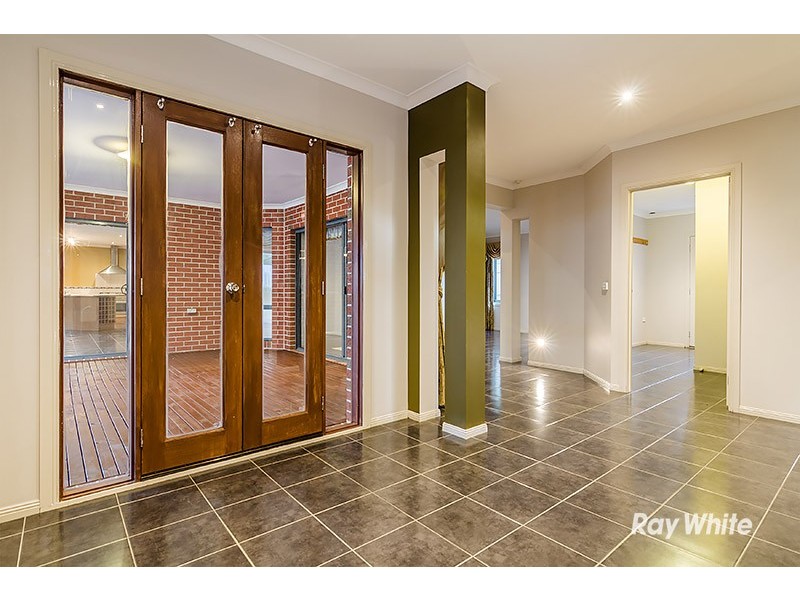 10 Broadstone Way, Cranbourne VIC 3977