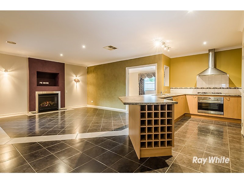 10 Broadstone Way, Cranbourne VIC 3977