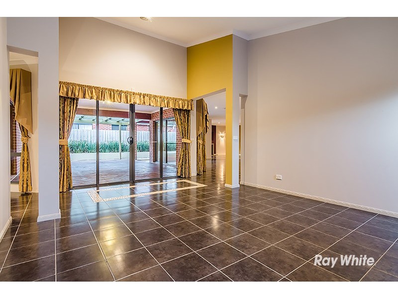 10 Broadstone Way, Cranbourne VIC 3977