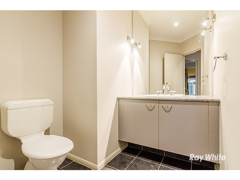10 Broadstone Way, Cranbourne VIC 3977