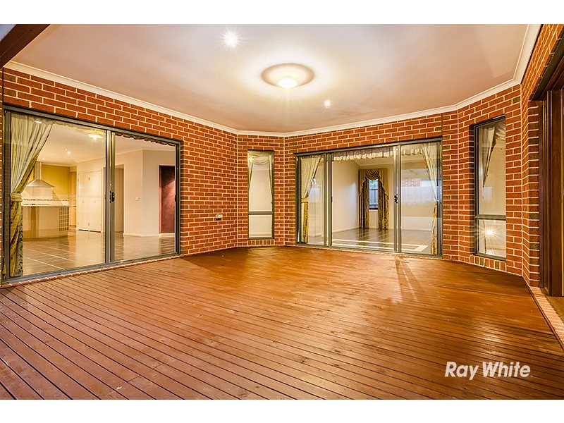 10 Broadstone Way, Cranbourne VIC 3977