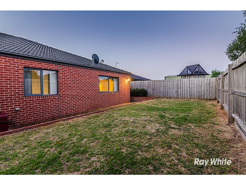 10 Broadstone Way, Cranbourne VIC 3977