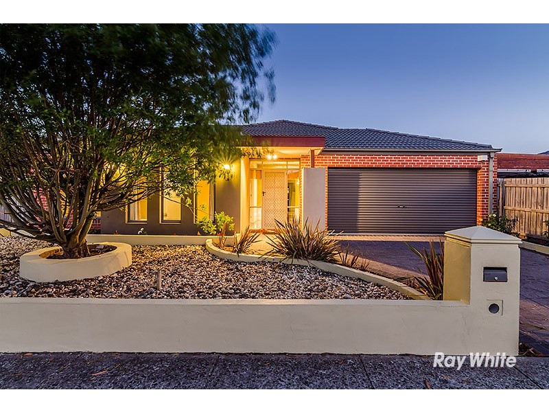 10 Broadstone Way, Cranbourne VIC 3977