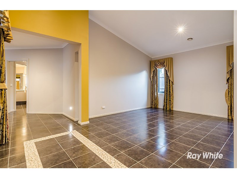 10 Broadstone Way, Cranbourne VIC 3977