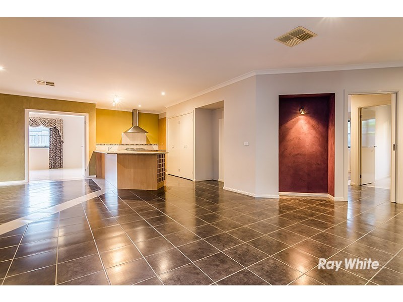 10 Broadstone Way, Cranbourne VIC 3977