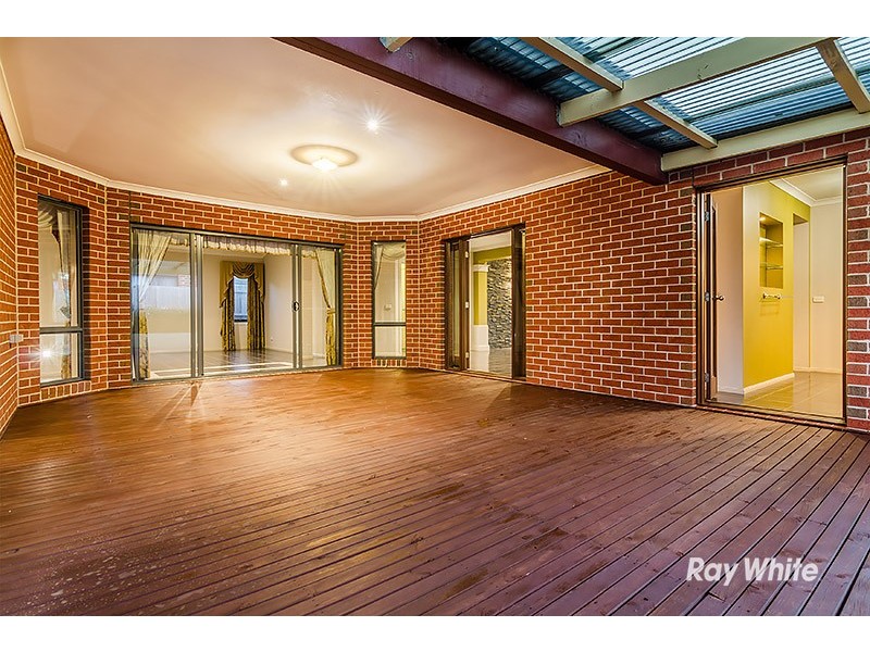 10 Broadstone Way, Cranbourne VIC 3977