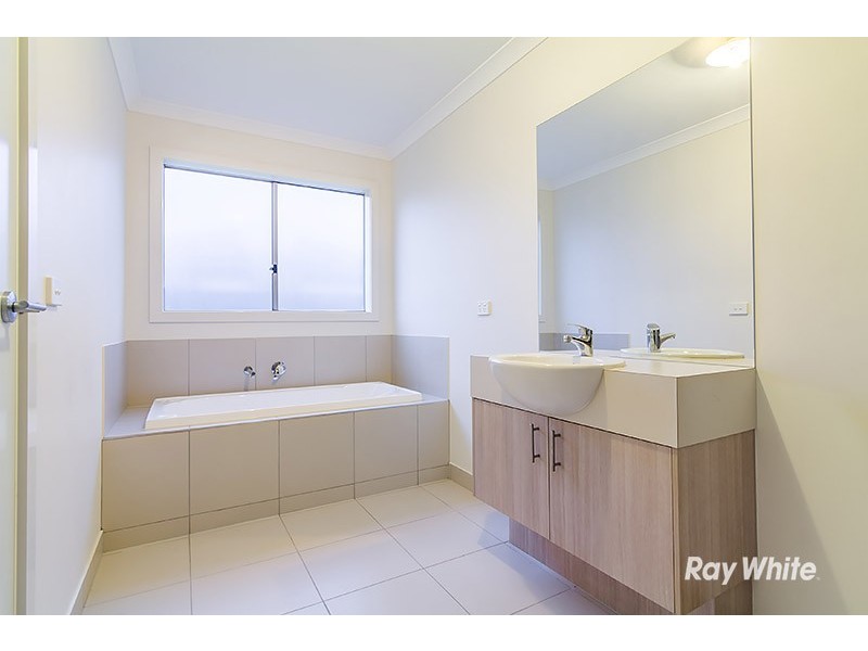 12 Morphetville Street, Clyde North VIC 3978