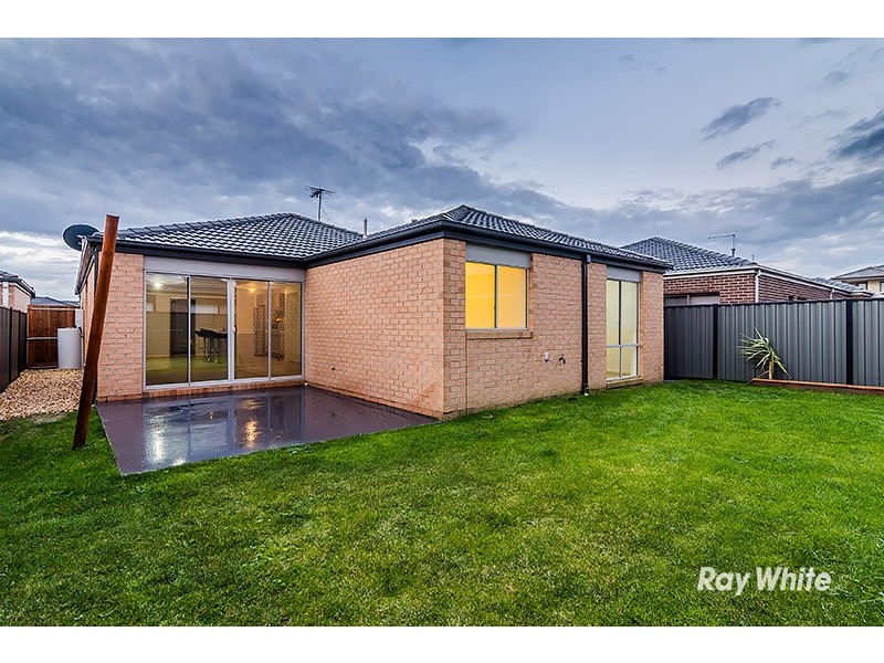 12 Morphetville Street, Clyde North VIC 3978
