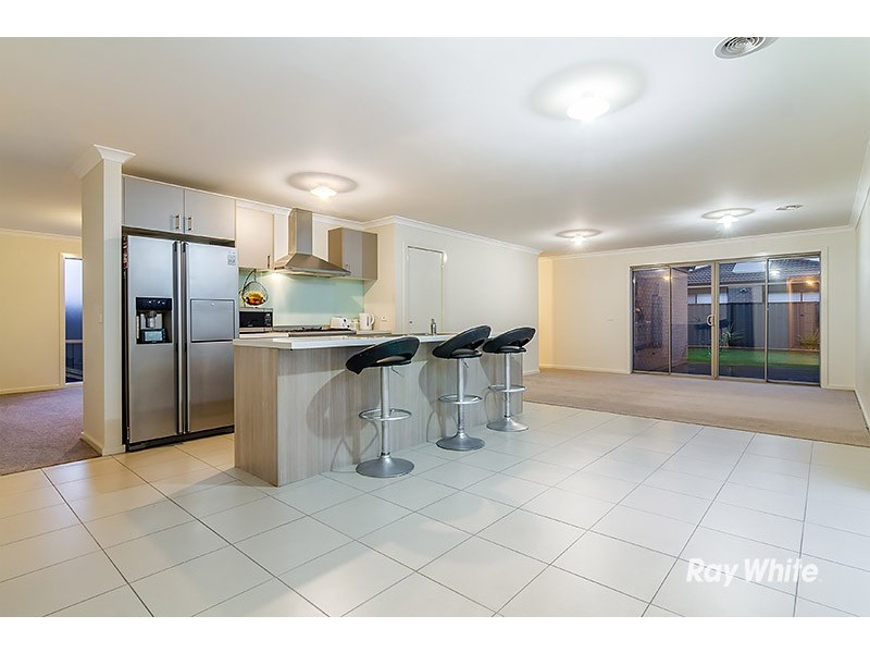 12 Morphetville Street, Clyde North VIC 3978