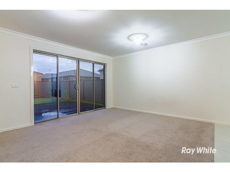 12 Morphetville Street, Clyde North VIC 3978