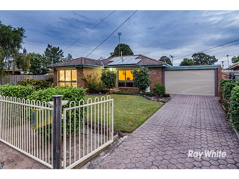36 Thomas Crescent, Cranbourne VIC 3977