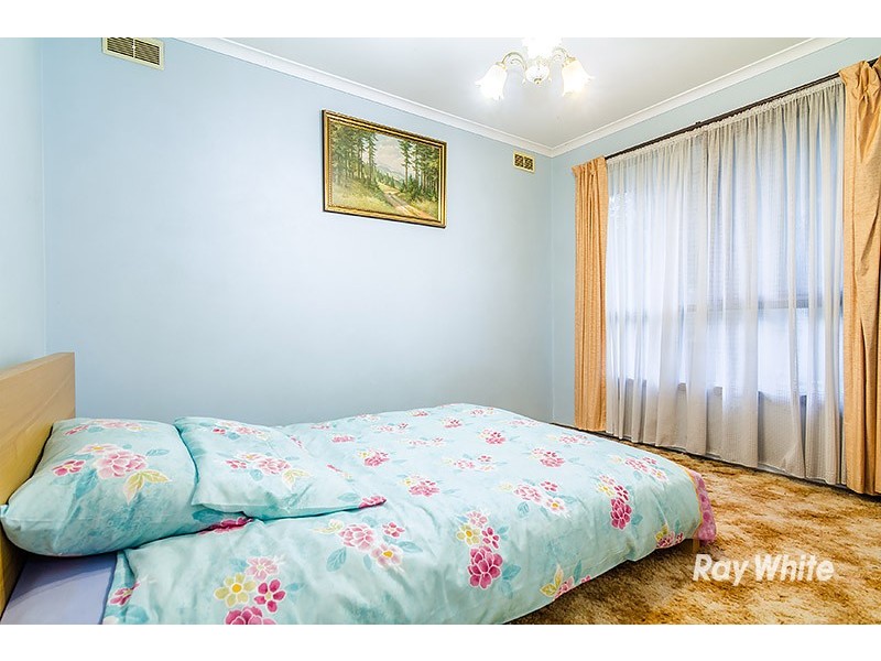 36 Thomas Crescent, Cranbourne VIC 3977