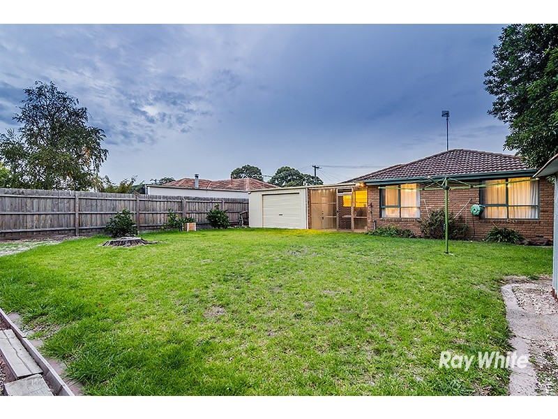 36 Thomas Crescent, Cranbourne VIC 3977
