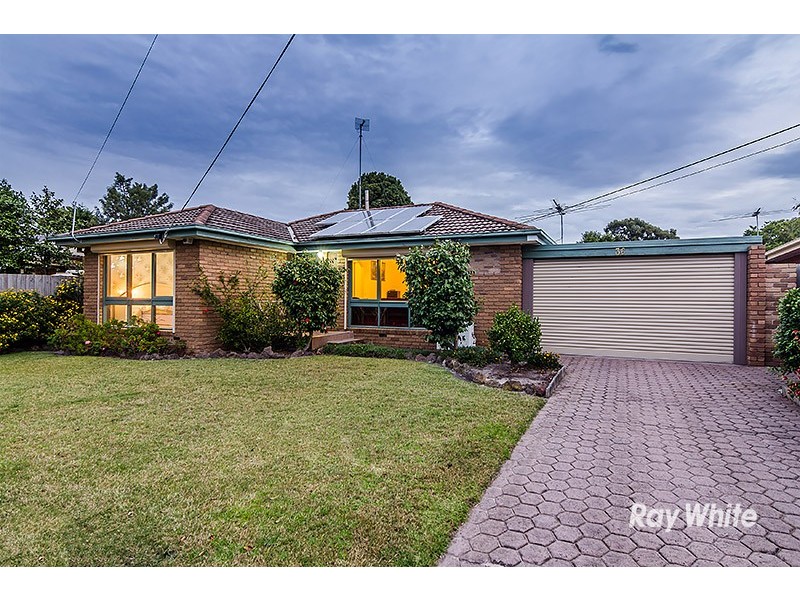 36 Thomas Crescent, Cranbourne VIC 3977