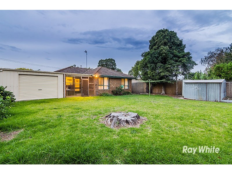 36 Thomas Crescent, Cranbourne VIC 3977