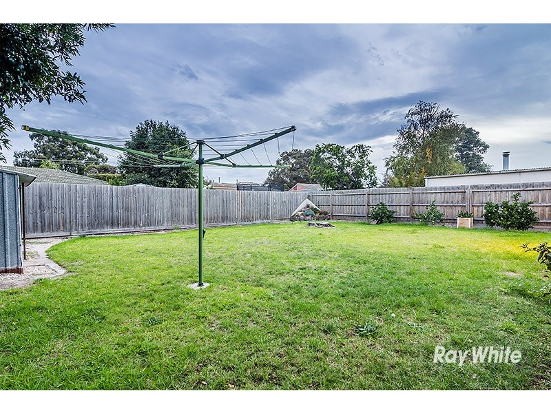 36 Thomas Crescent, Cranbourne VIC 3977